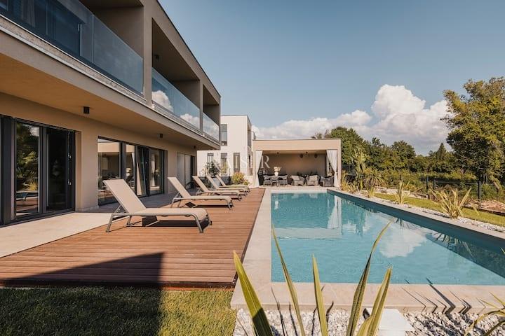 Istria, Tar-Vabriga, villa with pool 800m from the sea