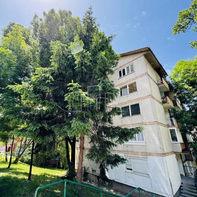 Three-room renovated apartment Koševsko Brdo for sale