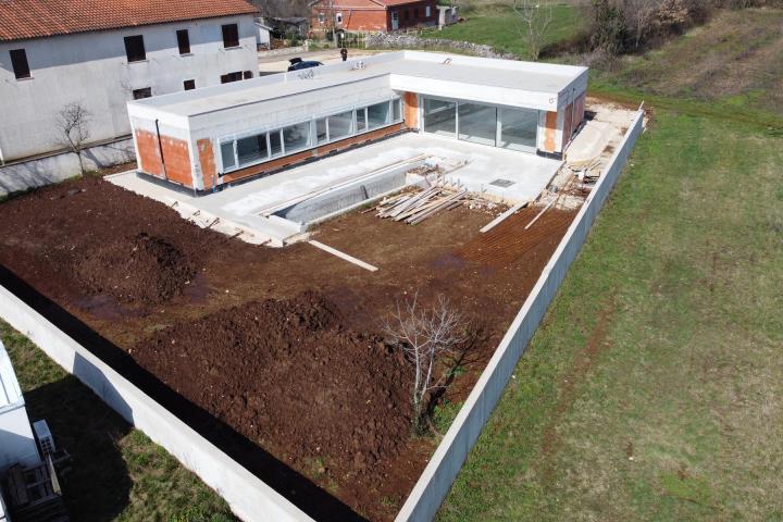 Istra, Žminj - kvalitetna nova prizemna kuća na mirnoj lokaciji s bazenom 42 m2, NKP 145 m2