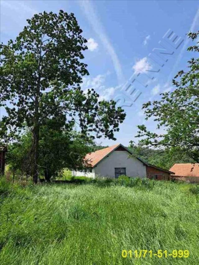 Gazdinstvo Mladenovac, Amerić, 104m2, 184m2+85m2, plac 4 ha