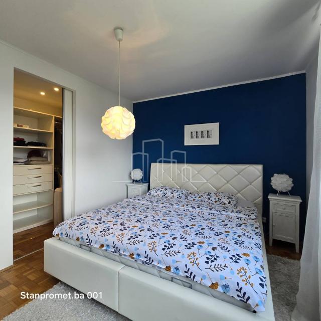 Three-room renovated apartment in Alipašino Polje for sale