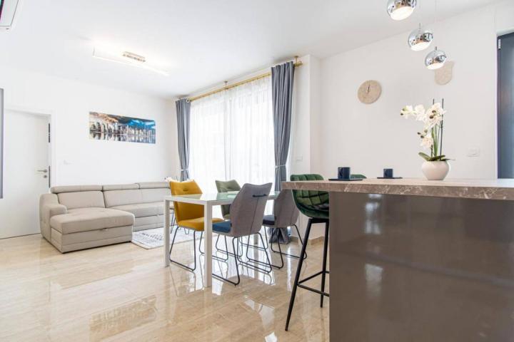 Split, Žnjan, moderan jednosoban stan 46 m2 na odličnoj lokaciji ( 01. 10. 2024 - 01. 05. 2025 )