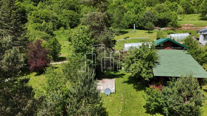 Vikend kuća sa uređenim zemljištem od 1000m2 Ilovice Trnovo prodaja