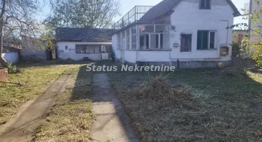 Futog-Ruševna kuća u Mirnom kraju na Placu od 1360 m2 u blizini Dunava-065/385 8880