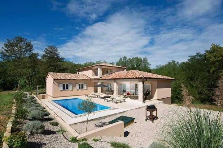 Labin, Šumber, predivna kuća na osami s bazenom, saunom i velikom okućnicom
