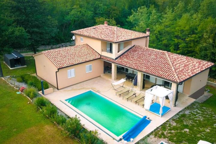 Labin, Šumber, predivna kuća na osami s bazenom, saunom i velikom okućnicom