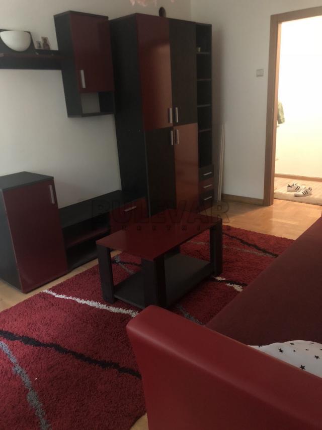 Izdaje se odličan dvoiposoban, namešten stan, u blizini Doma zdravlja, 60m2, 400e