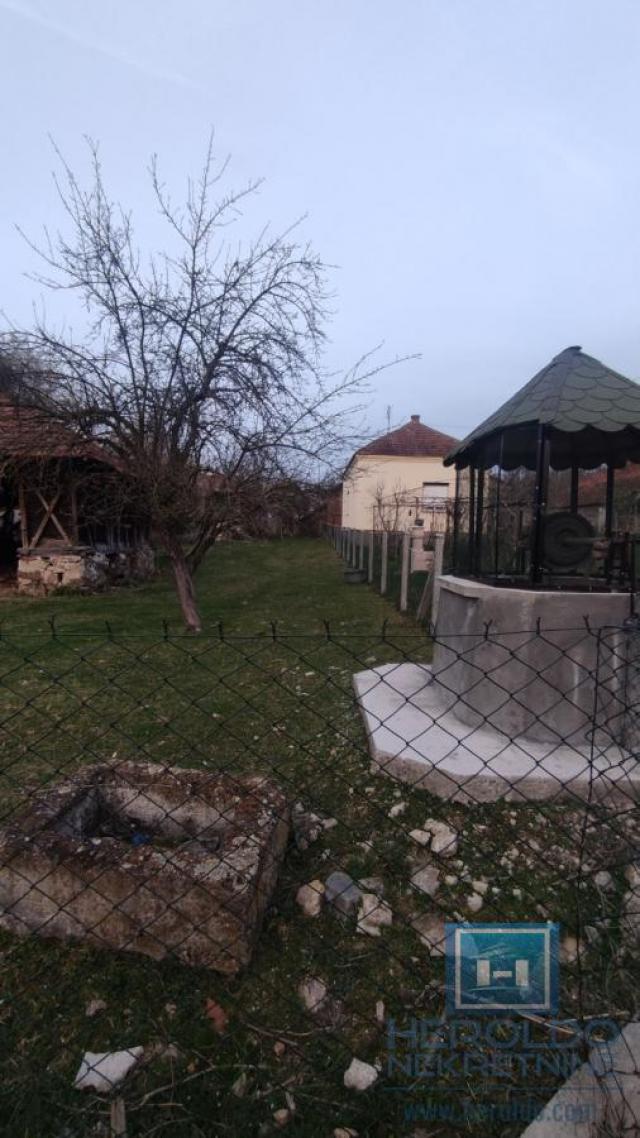 Kompletno seosko domacinstvo u selu Vukmanovac