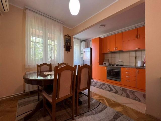 Trosoban porodičan stan u Petrovaradinu!!!
