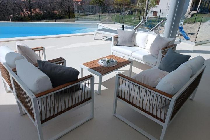 Istra, Labin luksuzna vila atraktivne arhitekture s bazenom i pogledom na more