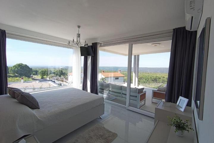 Istra, Labin luksuzna vila atraktivne arhitekture s bazenom i pogledom na more
