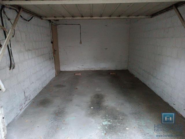 Prelep trosoban stan sa podumom i garažom