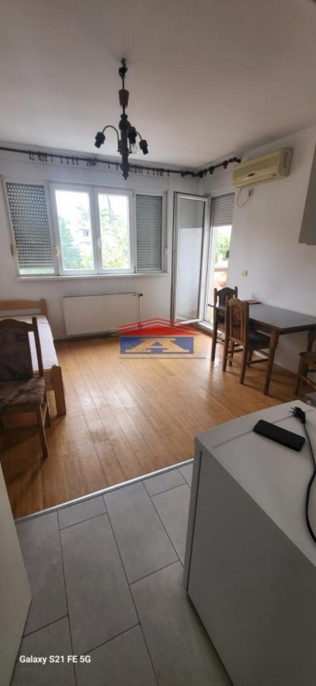 Garsonjera, Grbavica, 26m2, 220eura