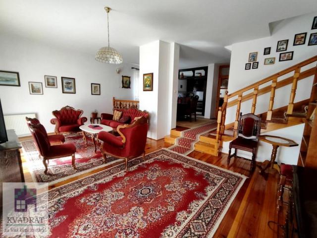Kuća 423 m², 10 ari, Zlatibor – 520 000 € (ODLIČNA LOKACIJA)