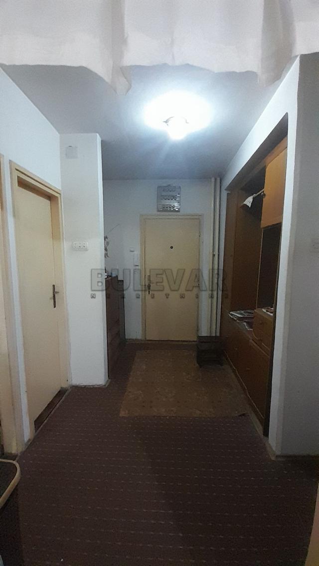 Na prodaju stan u Kragujevcu - površina 67 m2, terasa 4 m2