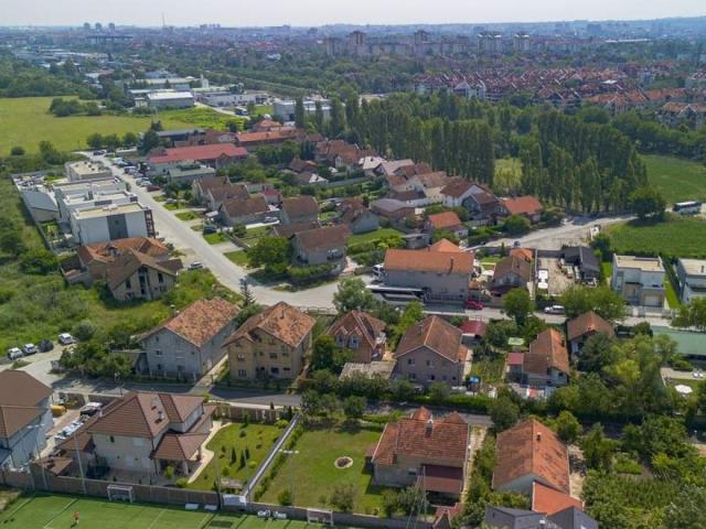 Prelepa kuća na Somborskoj rampi bez većih ulaganja ! 