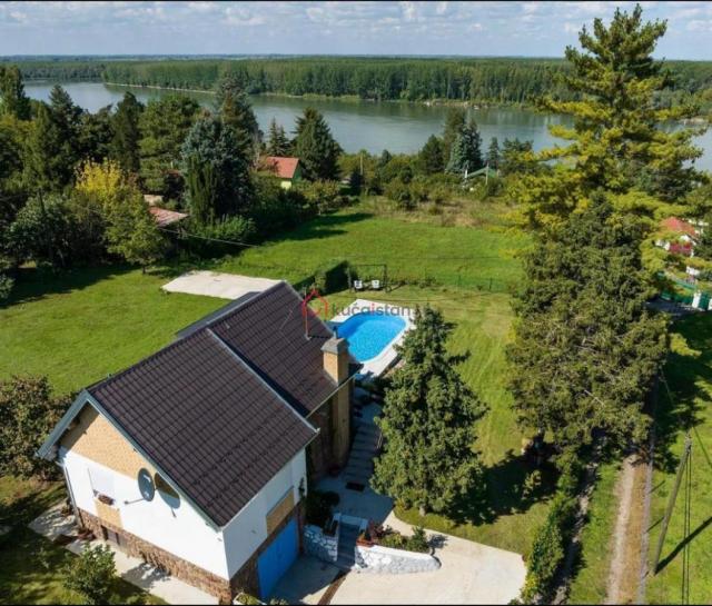 Kuća iz snova sa bazenom i pogledom na Dunav