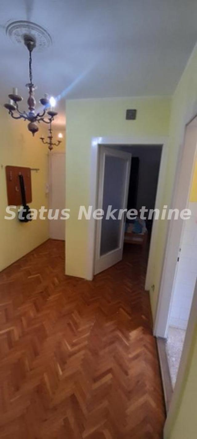Grbavica-Namešten Trosoban stan 52 m2 na početku ulice Miše Dimitrijevića-potreban Depozit-065/385 8