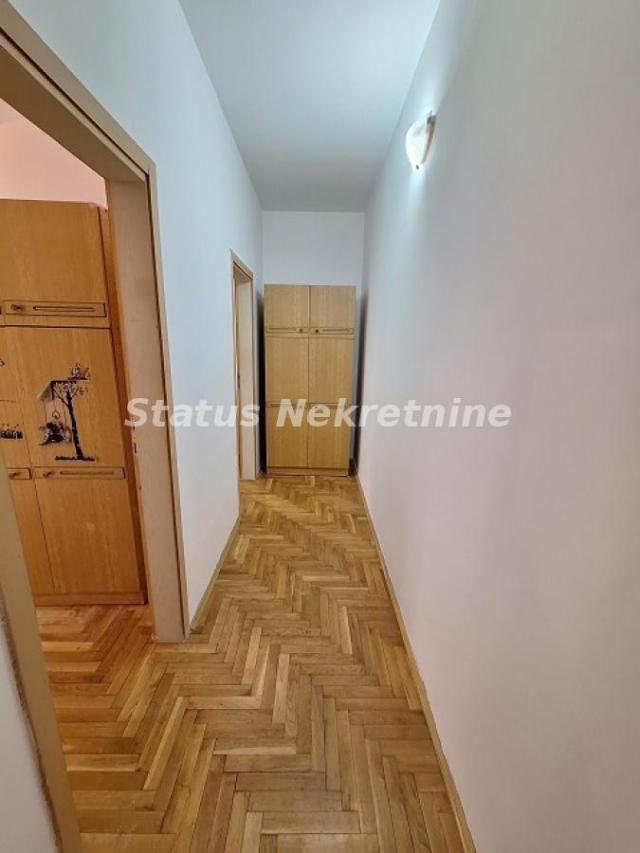 DELIMIČNO NAMEŠTEN STAN 60M2 SA 4 SOBE, NOVA DETELINARA, VISOKI PARTER