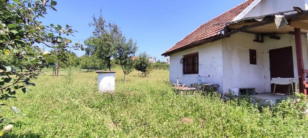 Smederevski put, Zaklopača, Vilina strana, uknjižena kuća na 15 ari .. 