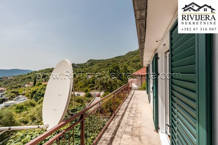 Family house with sea view in village Podi Herceg Novi