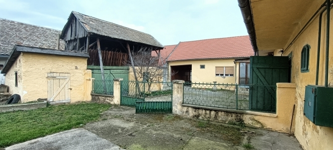 Vojvođanska kuća 280 m2 u Čereviću