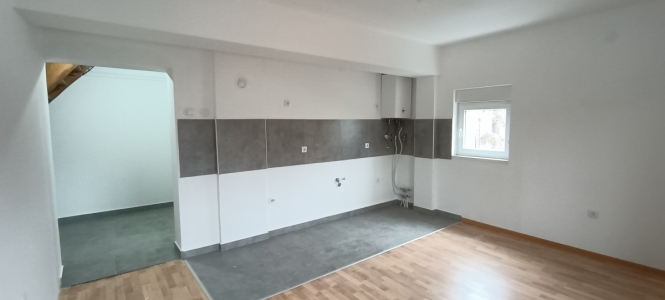 Četvorosoban duplex 80m2 na Adicama, POVOLJNO