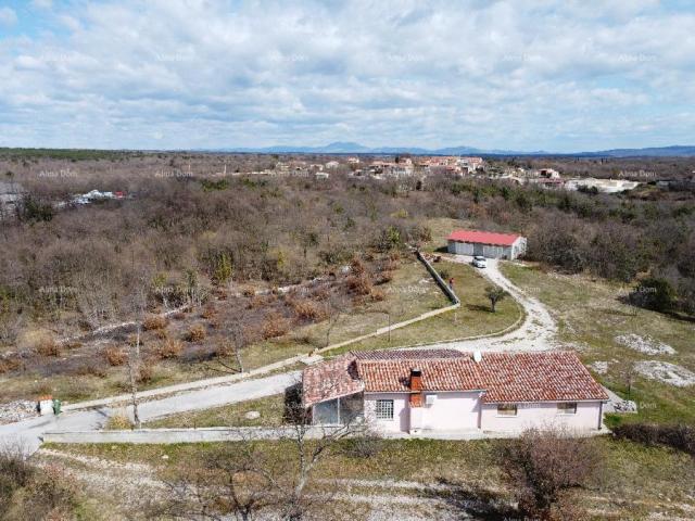 Haus In der Nähe von Marcana, Haus auf einem großen Grundstück von 26.000 m2