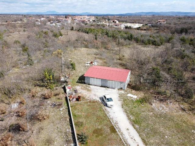 Haus In der Nähe von Marcana, Haus auf einem großen Grundstück von 26.000 m2