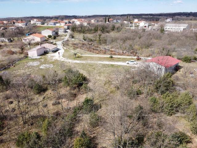 Haus In der Nähe von Marcana, Haus auf einem großen Grundstück von 26.000 m2