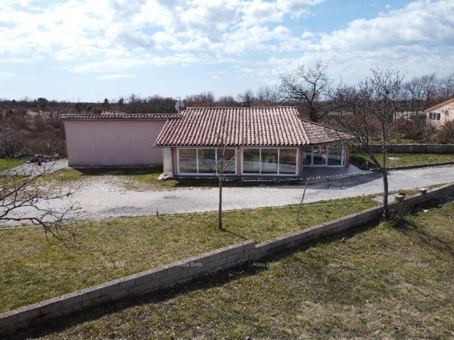 Haus In der Nähe von Marcana, Haus auf einem großen Grundstück von 26.000 m2