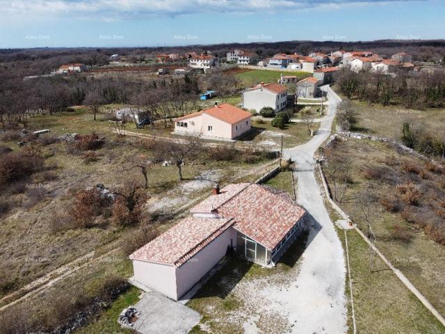 Haus In der Nähe von Marcana, Haus auf einem großen Grundstück von 26.000 m2