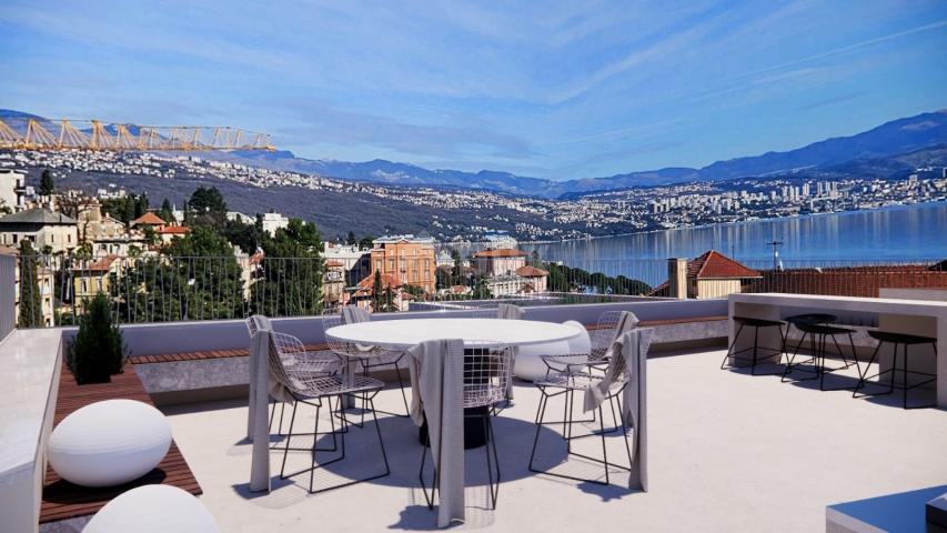 OPATIJA, CENTAR – luksuzan penthouse u centru Opatije, privatna pozicija i krovni bazen, samo 200m o