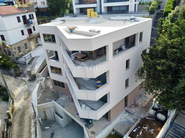 OPATIJA, ZENTRUM – luxuriöses Penthouse im Zentrum von Opatija, private Lage und Dachpool, nur 200 m