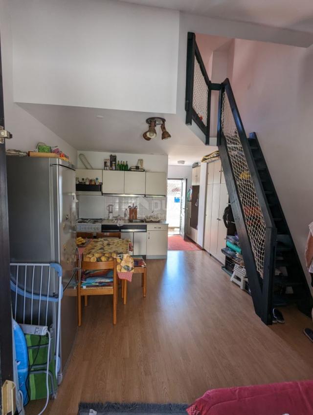 SENJ, STINICA, Wohnung mit Garage im ersten Stock, Balkon, Meerblick