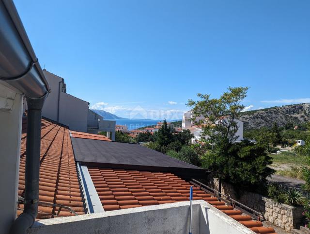 SENJ, STINICA, stan s garažom na prvom katu, balkon, pogled more 