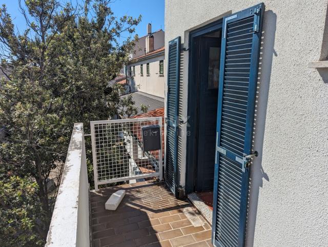 SENJ, STINICA, Wohnung mit Garage im ersten Stock, Balkon, Meerblick