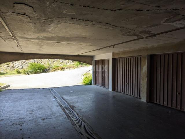 SENJ, STINICA, Wohnung mit Garage im ersten Stock, Balkon, Meerblick