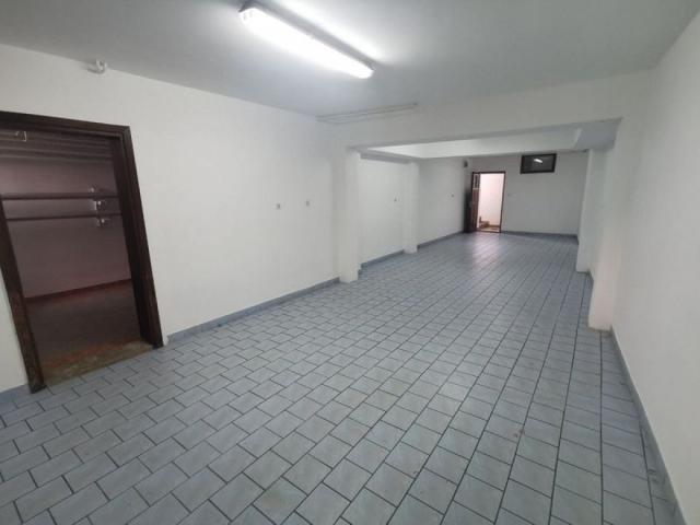 Višenamenski lokal u suterenu zgrade -70m2 