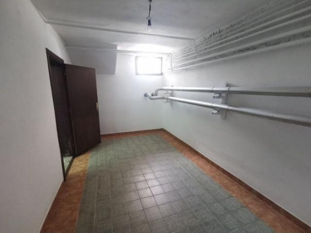 Višenamenski lokal u suterenu zgrade -70m2 