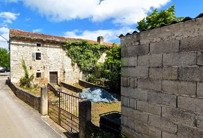 ISTRIA, MARČANA - Stone house in a row with its own garden