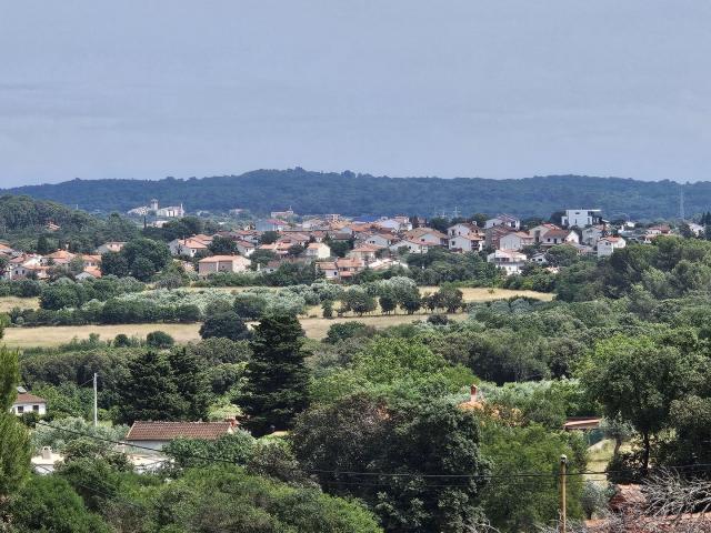 ISTRA, ŠTINJAN - Obiteljska apatmanska kuća smještena na mirnoj lokaciji