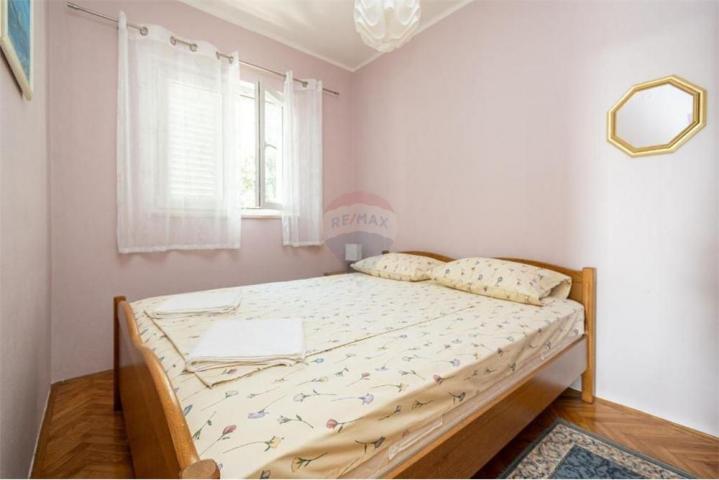 Novalja - kuća sa tri apartmana - NOVO U PONUDI 