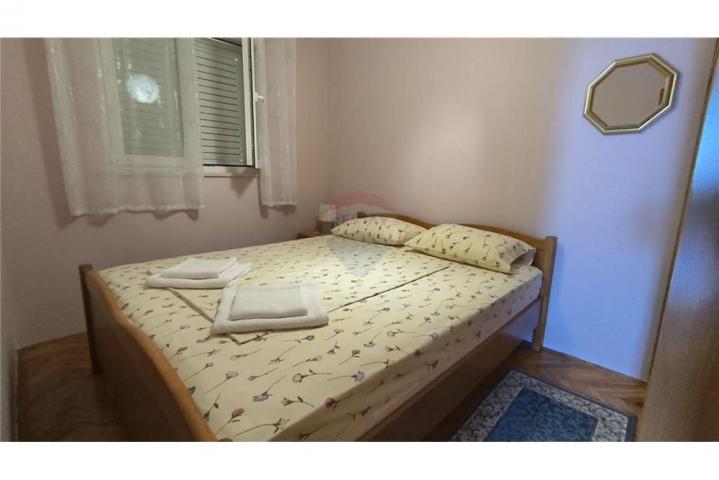 Novalja - kuća sa tri apartmana - NOVO U PONUDI 