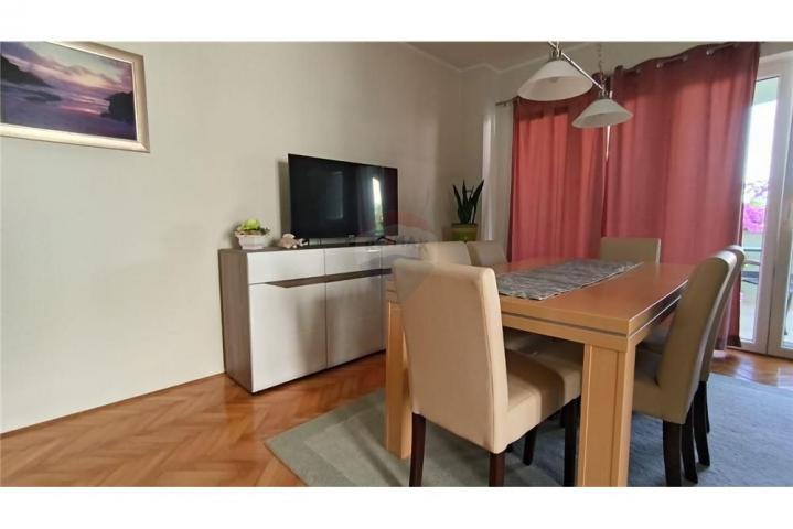 Novalja - kuća sa tri apartmana - NOVO U PONUDI 