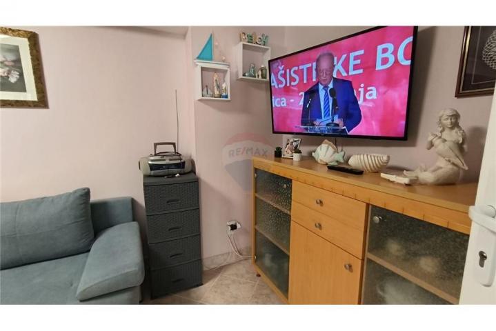 Novalja - kuća sa tri apartmana - NOVO U PONUDI 