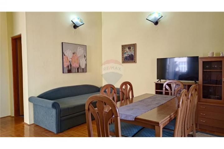 Novalja - kuća sa tri apartmana - NOVO U PONUDI 