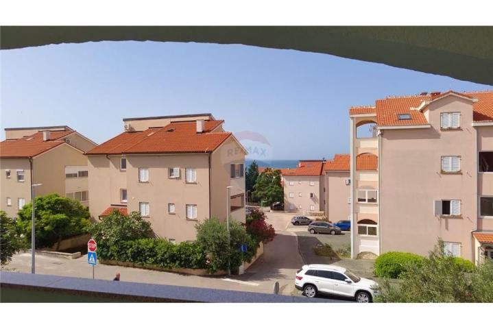 Novalja - kuća sa tri apartmana - NOVO U PONUDI 