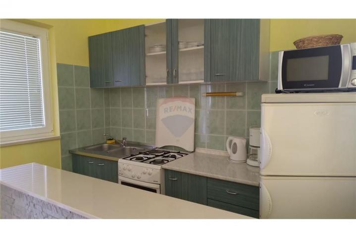 Novalja - kuća sa tri apartmana - NOVO U PONUDI 