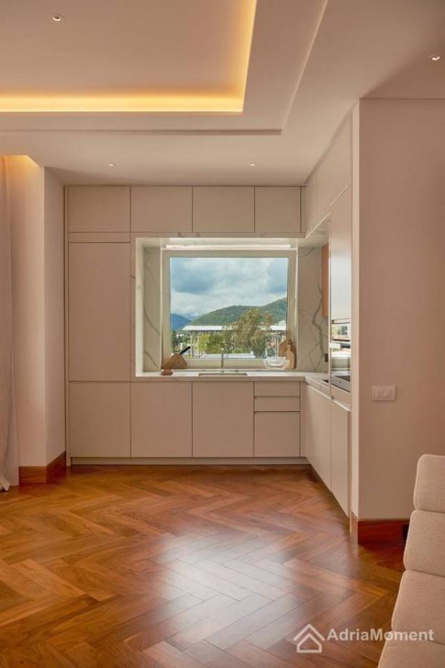 Dvosoban stan 160 m2 u zgradi Elena, Porto Montenegro